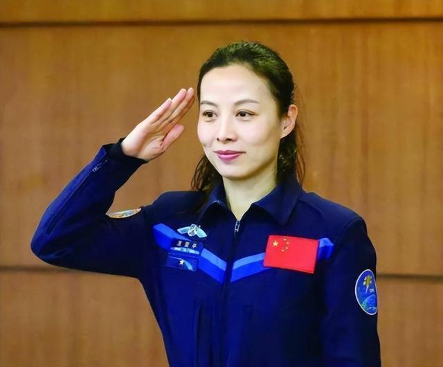 张希诵读 《致敬！中国女兵》 作者：任学路（图8）