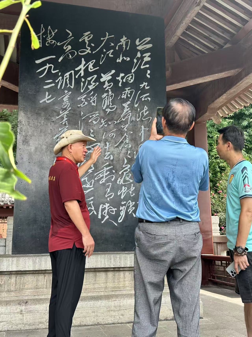 四十度高温下志愿者坚持诗词讲解，山西游泳健儿赞扬武汉人热情大方，作者：周智敏（图3）