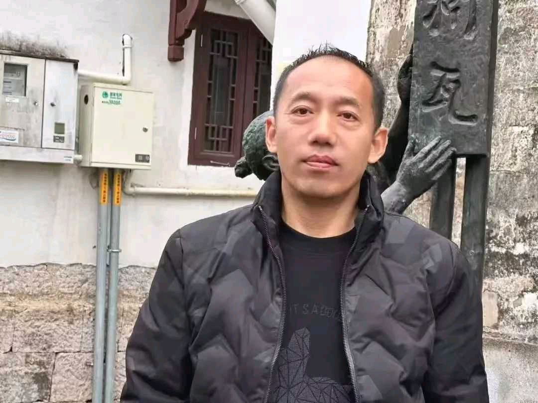 七嘴八舌说诗评诗系列之黑子的《光》引你走进他的情感世界/文化强国量子诗歌文化传媒诗友（图7）