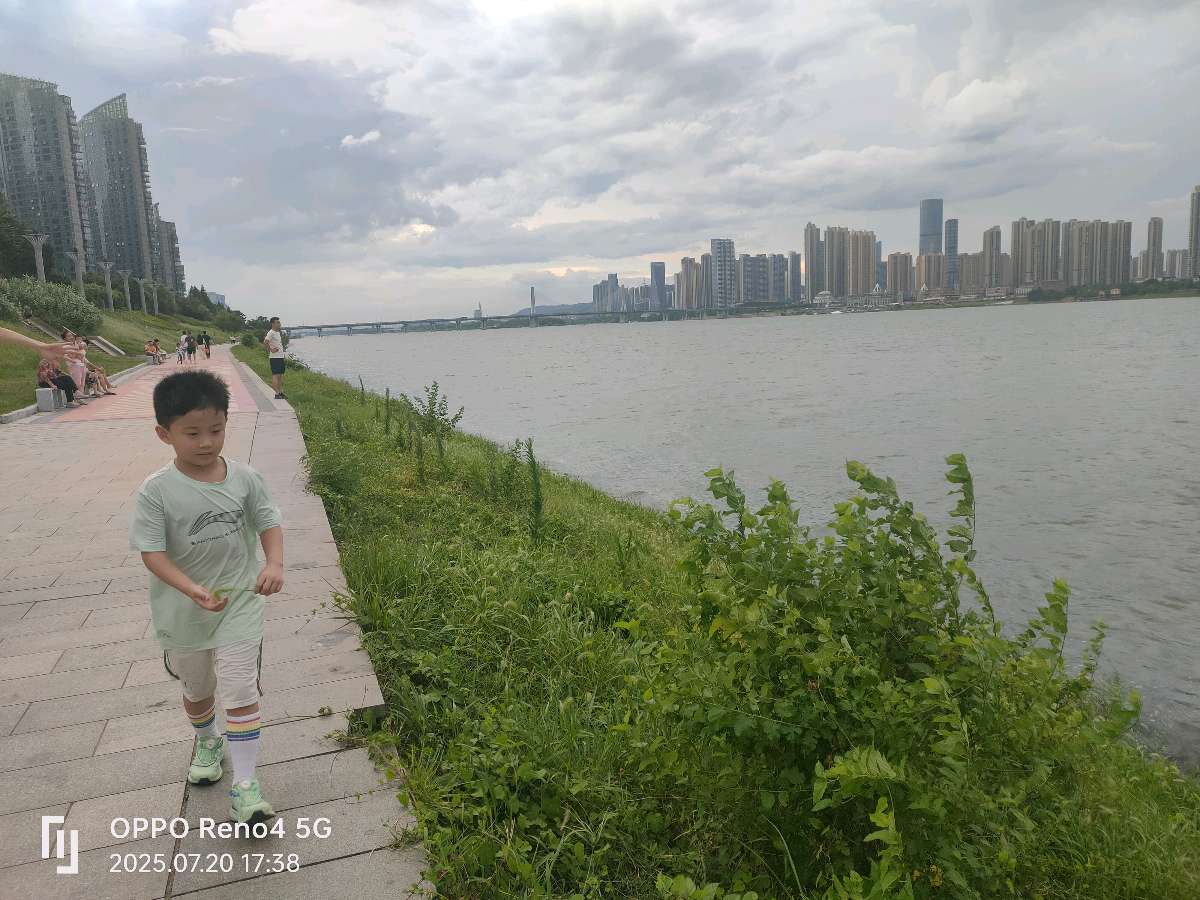 诗一首/仲夏长沙城滨江公园即景/金铁龙诗词原创首发（图2）