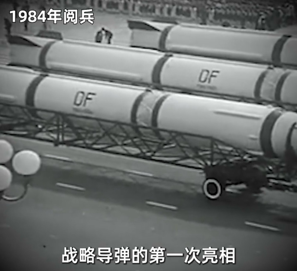 向九. 三大阅兵致敬-文；老男孩/诵：军歌（北京）评：卞荔莎（美国）世界诗歌研究院【世界诗人名人展】13924期（图7）