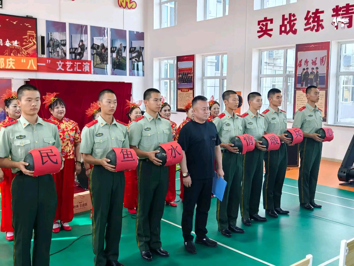 拥军爱警网走进黑龙江富裕县武警中队（图3）