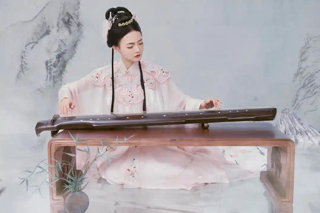 《八月飞歌》作者/肖朝光 诵读/冬日艳阳 编辑制作/青青【花雨馨声】第782期（图3）