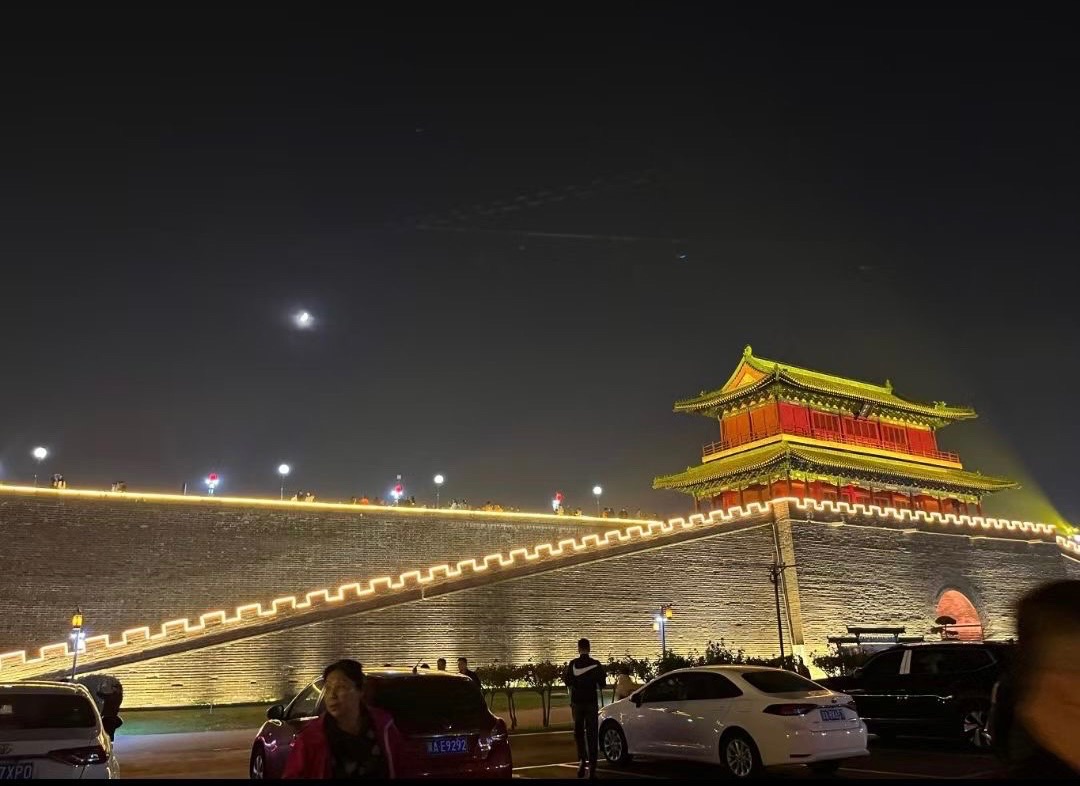 【新诗大观】夜游正定古城墙：一段被灯火拉长的时光漫步||文/笔架山人（图4）
