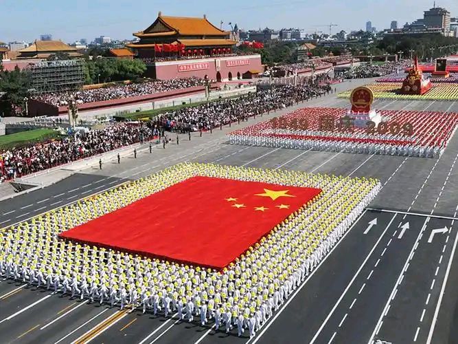 聆听 ‖ 《阅兵礼赞——致那段烽火与荣光》作者/风和日丽 朗诵/西宁朗诵艺术团队 配乐合成/弘华（图7）