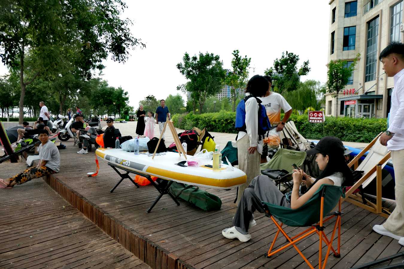 银川: 乘凉在阅海湖边（图6）