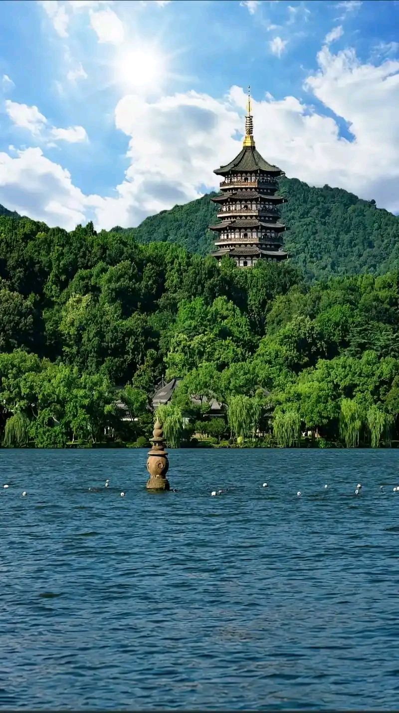 量子诗歌文化传媒“七嘴八舌”说诗评诗系列之梁刚的《春粼》——文化强国量子诗歌文化传媒（图17）