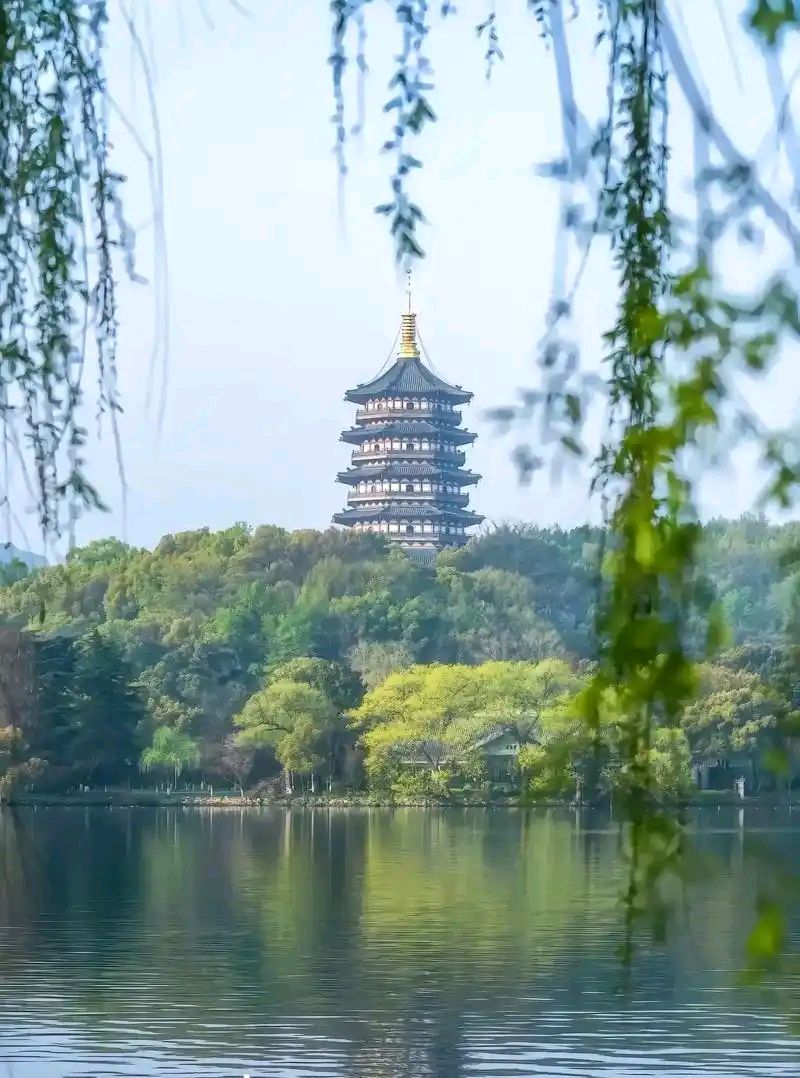 量子诗歌文化传媒“七嘴八舌”说诗评诗系列之梁刚的《春粼》——文化强国量子诗歌文化传媒（图24）