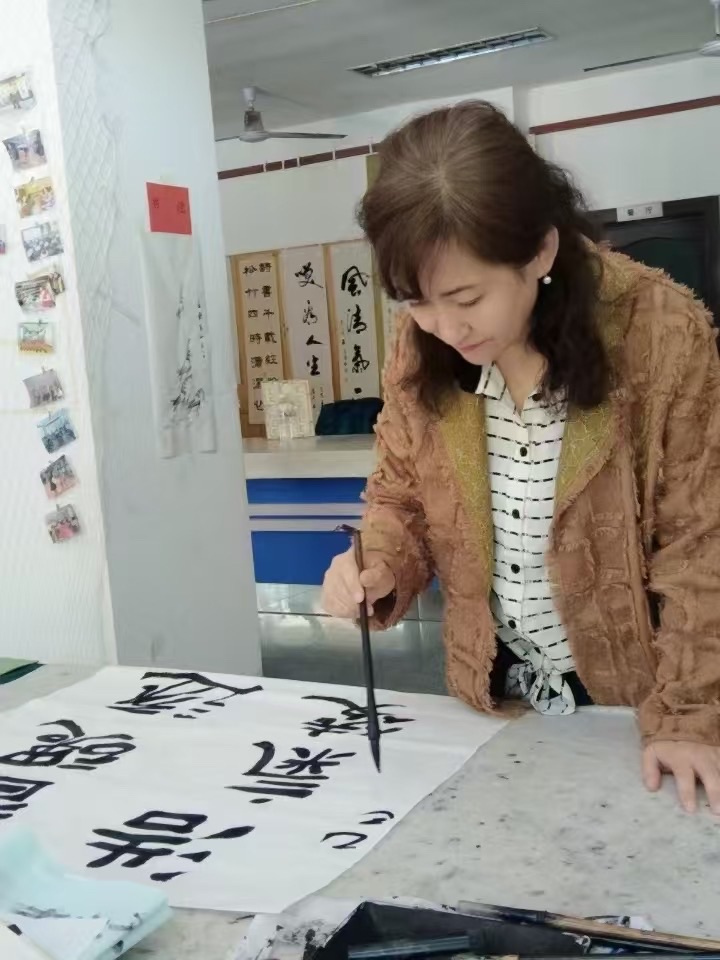 艺术之光闪耀！书法家李卫的多元成就与国际交流佳话，作者孙成贵（图3）
