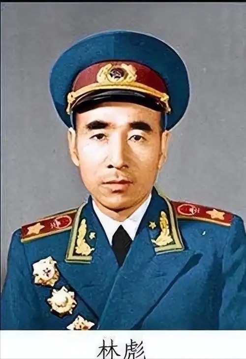 七绝•建军节咏毛泽东与中国十大元帅：作者 || 吕子荣｜海外头条（图7）