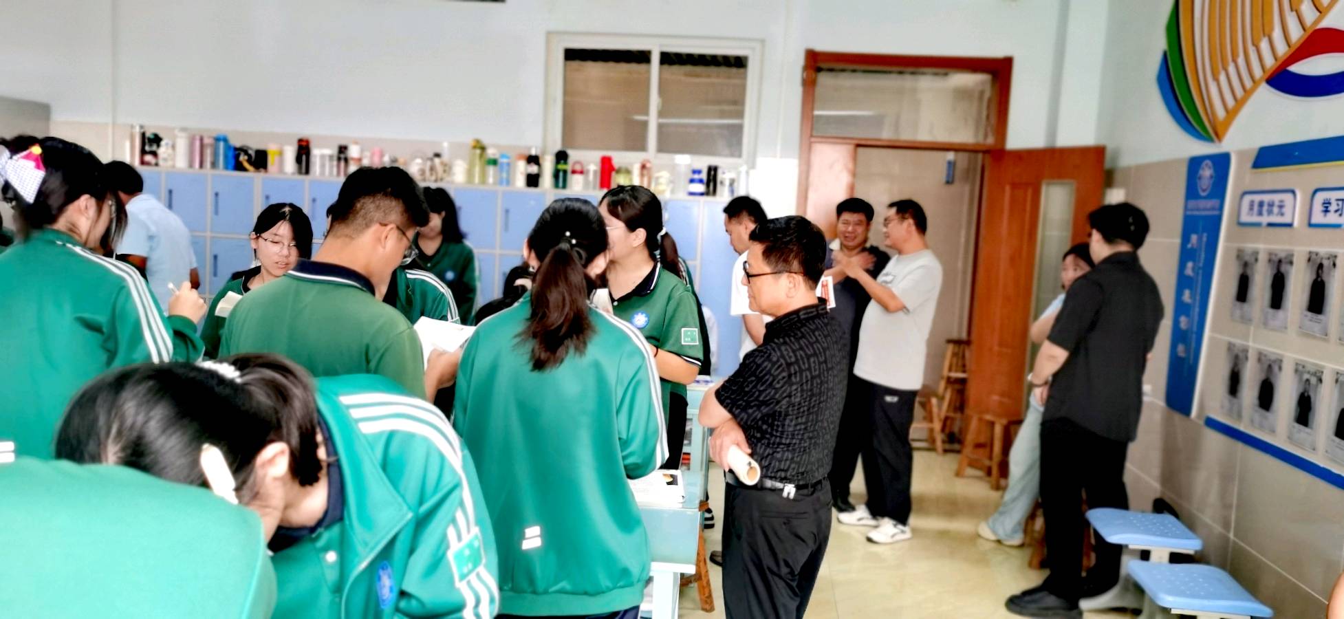 “三和课堂”里的“小老师”王梦瑶（图8）