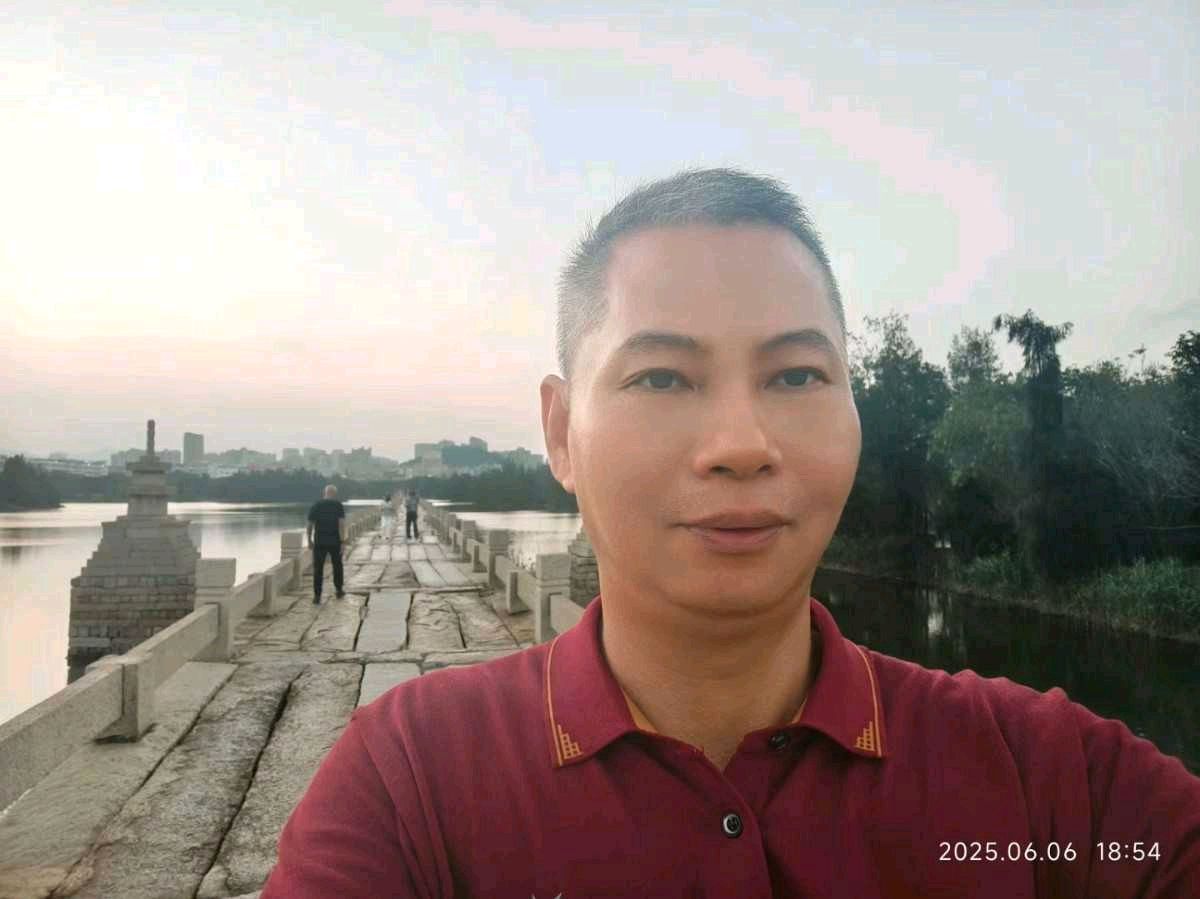 好诗就是月光下的涟漪，直击人心——量子诗歌“七嘴八舌”说诗评诗系列之成小二的五首短诗，带你步入不一样的诗的海洋（图32）
