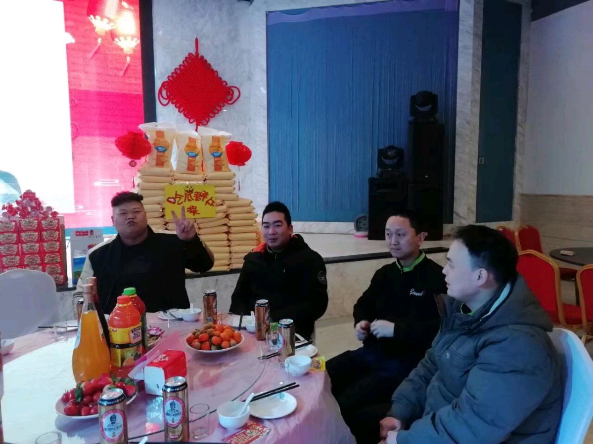 偶然翻见聚餐旧照 原作/梁立锋