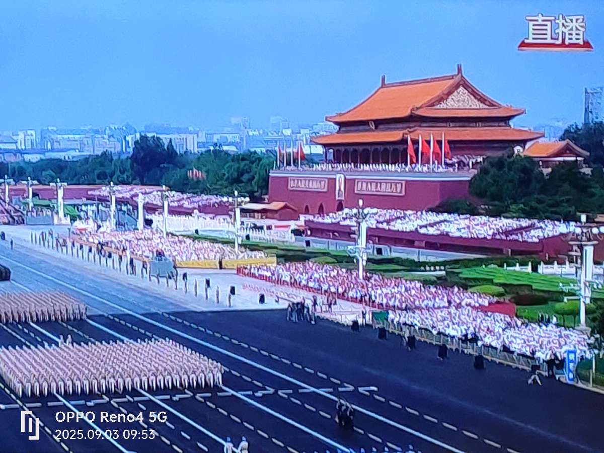 诗一首/爷孙同看纪念抗战胜利80周年“9.3”大阅兵（图2）