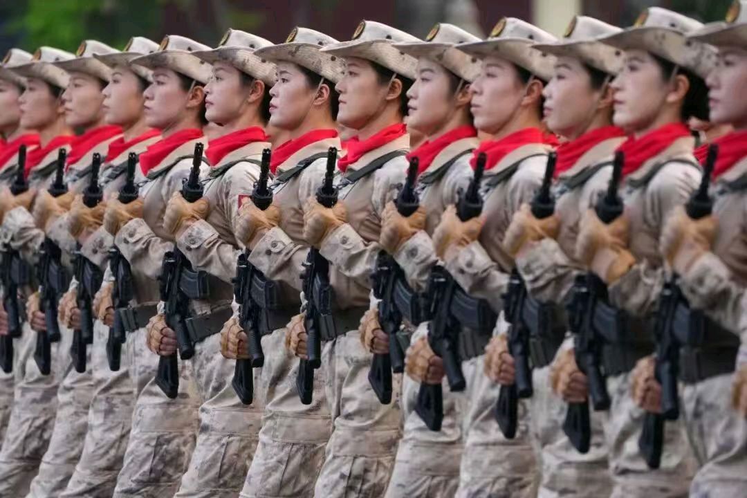 九月的光芒——礼赞九三阅兵式 ——写在中国人民抗日战争暨世界反法西斯战争胜利80周年之际/李 庆 和（图2）