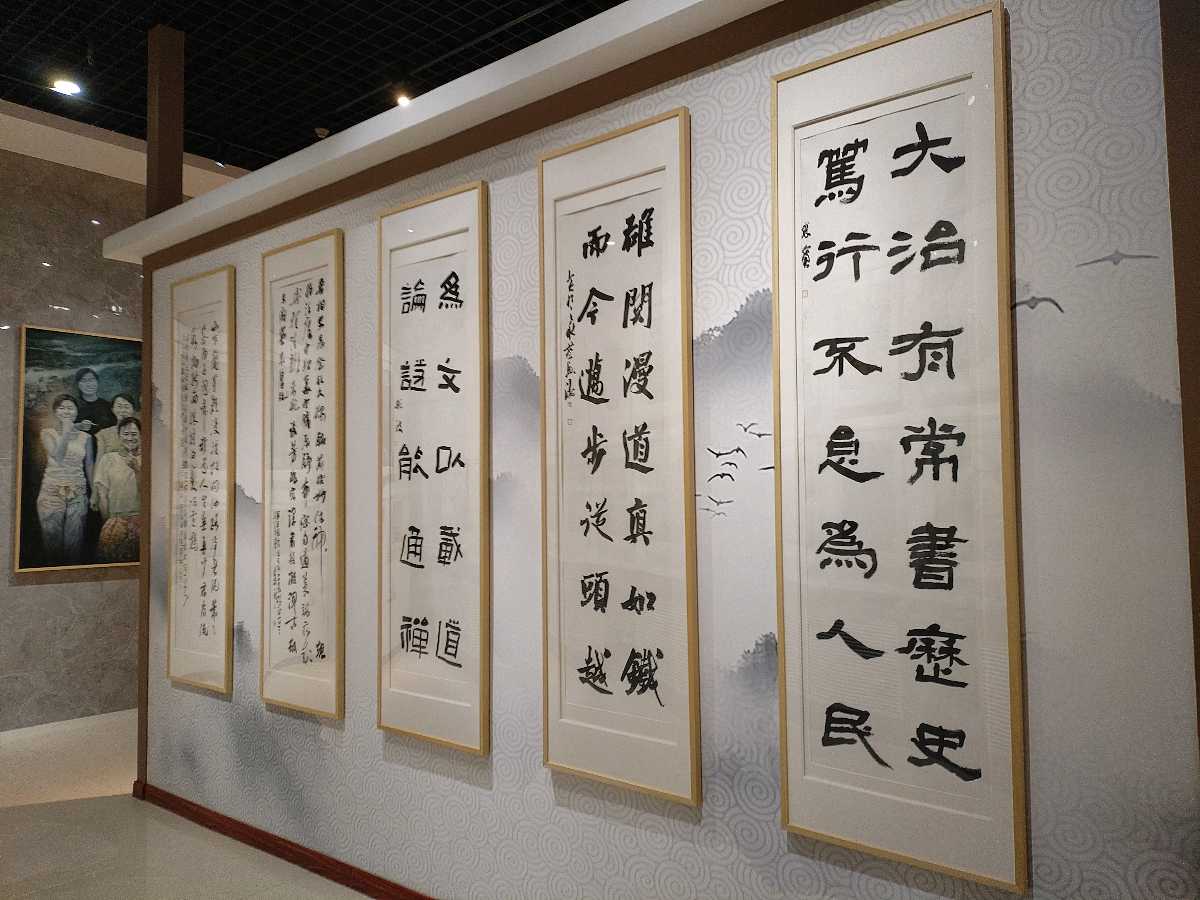 【林园诗册】醉太平·参观绥化美术馆