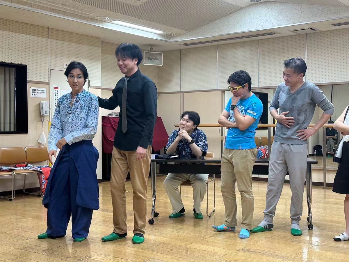 观看话剧《音乐之家》东京预演 一一名家云集演绎艺术人生：静月晴美（海外）报道｜海外头条（图10）