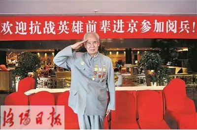 七律·一握千钧（文/邹晓华）/五律·六旬随咏（文/张华兴）/思情缠绵（文/韩满林）……莲叶之珠文学社