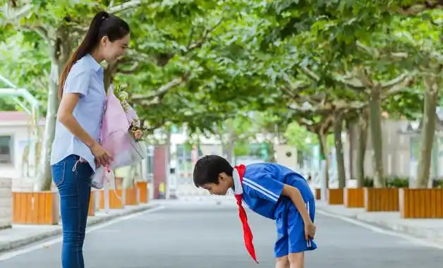 《致教师节》作者/黄金鑫 诵读/雯煜 编辑制作/青青【花雨馨声】第784期（图5）