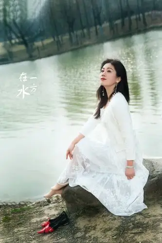 【新山东文学社】《在水一方,水在你不在》作者/童华 主播/红叶(图4)
