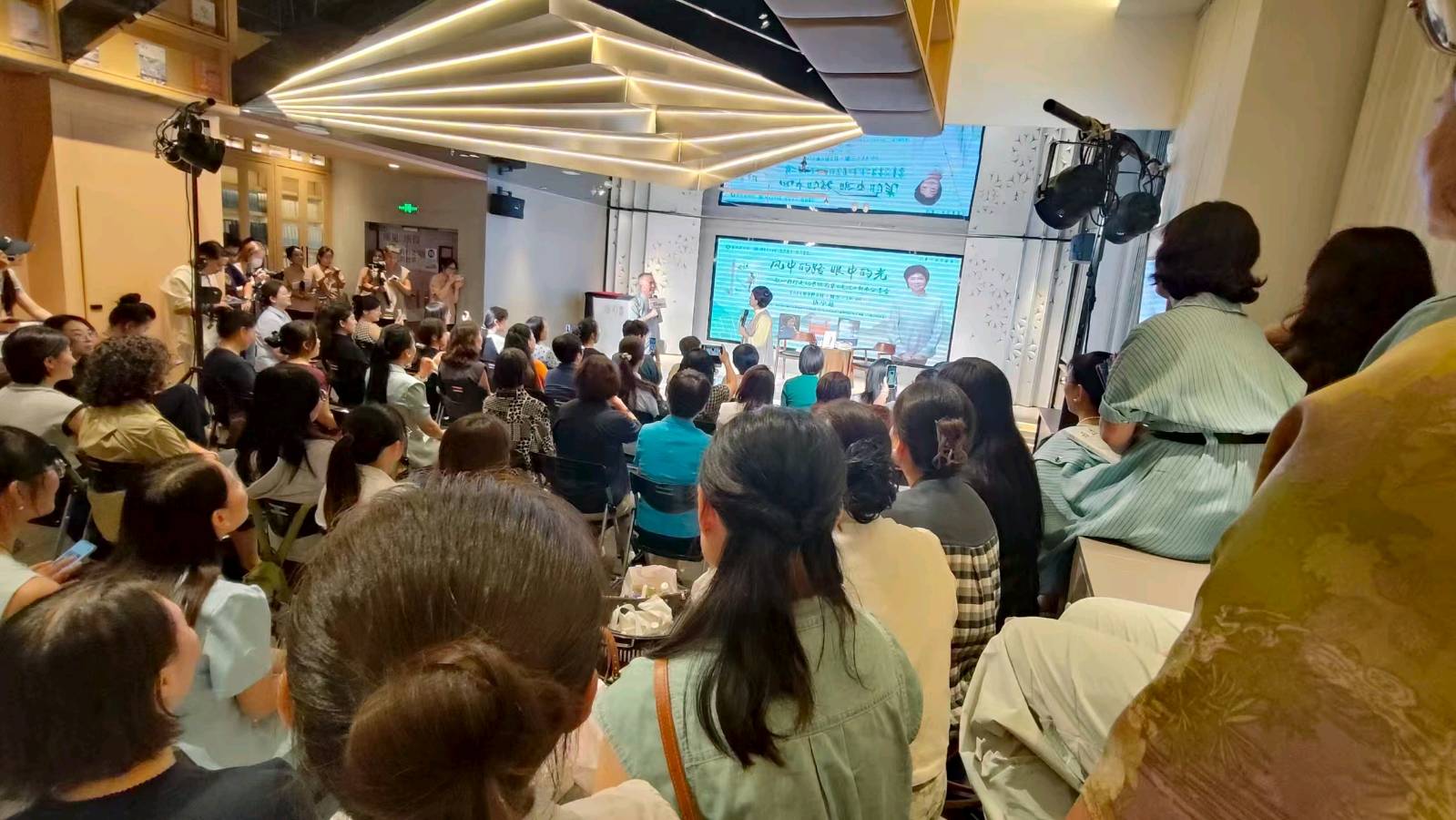 《鲁源文苑群钱老师散文：书城遇敬一丹——书城遇敬一丹------ 一盏灯一段路 一份共鸣》文/钱玉珍（图5）