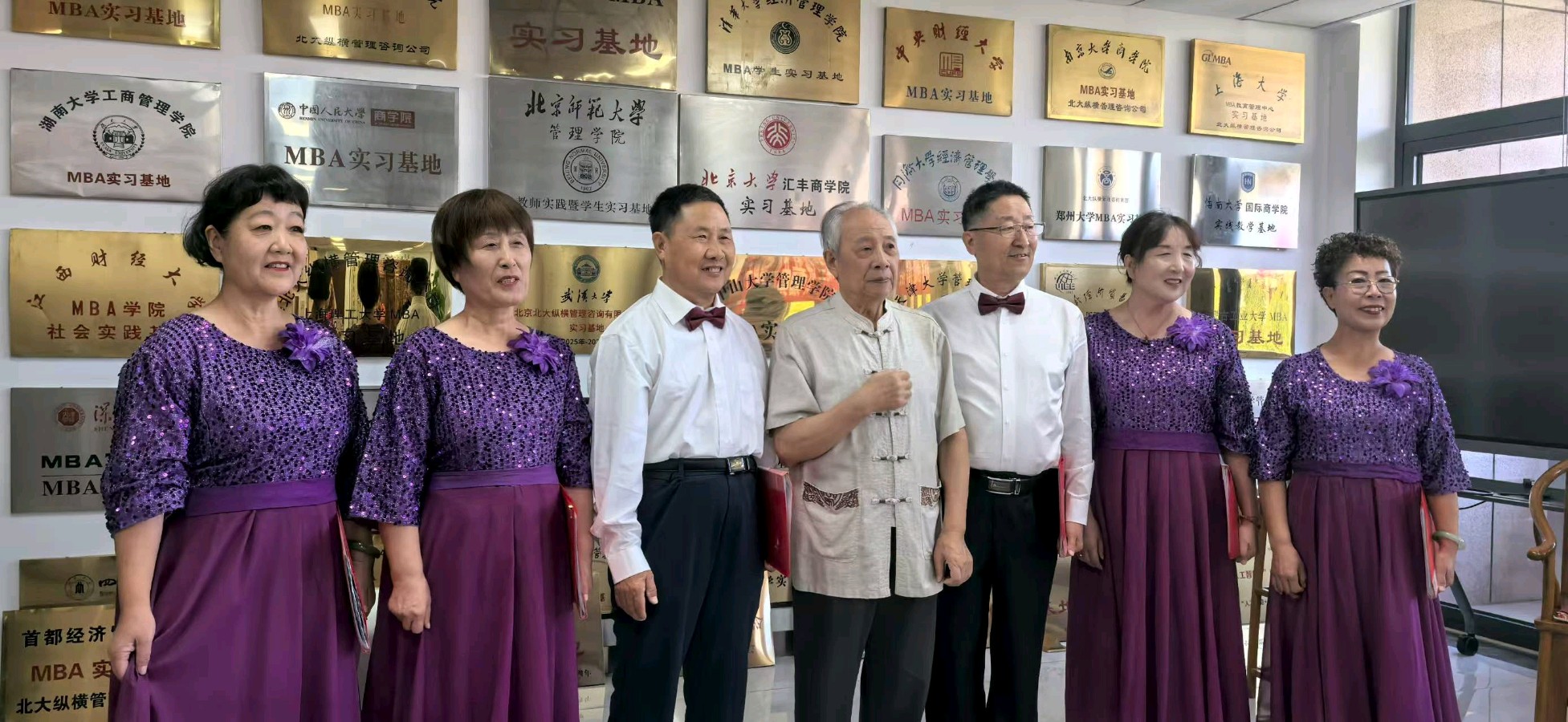【致敬王璞会长：当生辰邂逅世界读书日】作者五月 合诵北京悦读诗苑朗诵艺术团主播团队（图3）