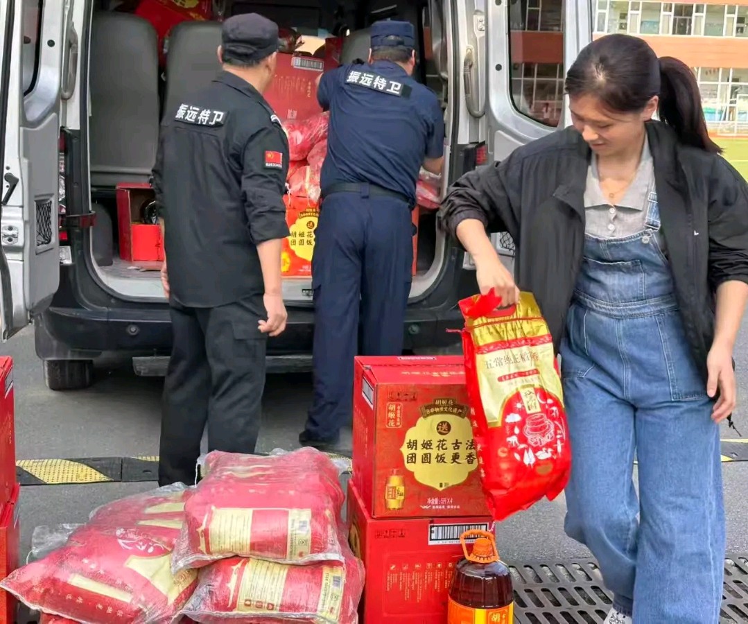 欢度国庆 情满中秋振远特卫深入一线慰问节日在岗人员（图4）