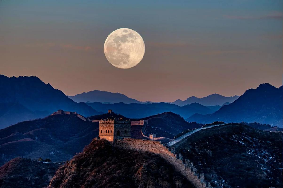 布衣、黄莉端对诵《月光下的中国》 作者：欧震（图5）