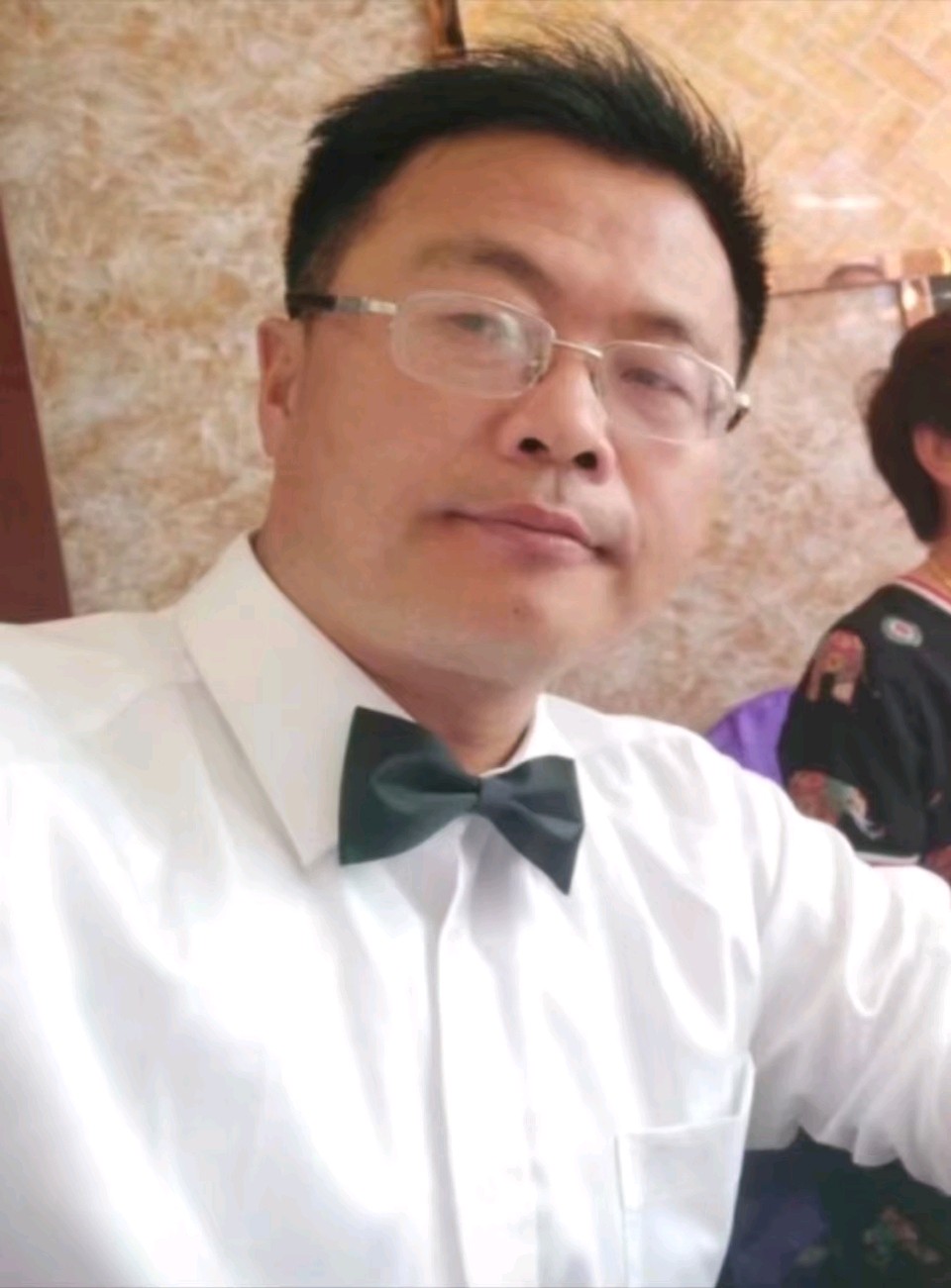 ​【中华民族】特克斯名人为特克斯做出突出贡献的特克斯县名人，排名第一，名气最大的目前公开资料显示的包括书画艺术家吴俊彬、公益人物沈建佳 吴俊彬‌特克