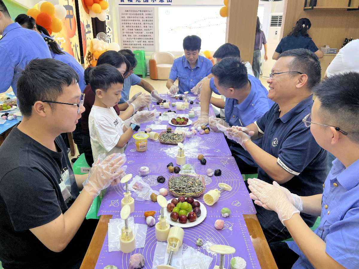「关工动态」涪陵工务段关团工会联手组织涪陵片区工务车务值班青工举办“月满中秋 手作团圆”月饼制作活动（图2）
