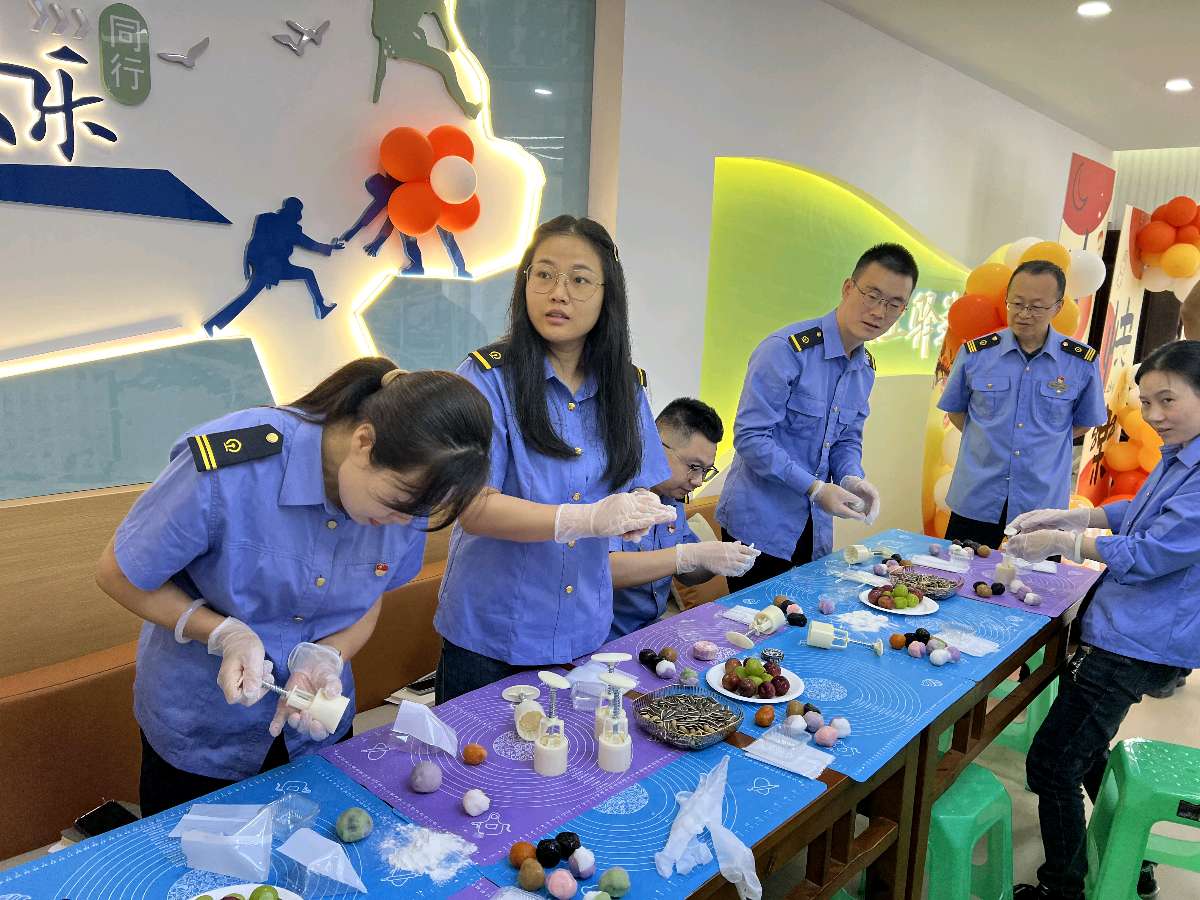「关工动态」涪陵工务段关团工会联手组织涪陵片区工务车务值班青工举办“月满中秋 手作团圆”月饼制作活动（图4）
