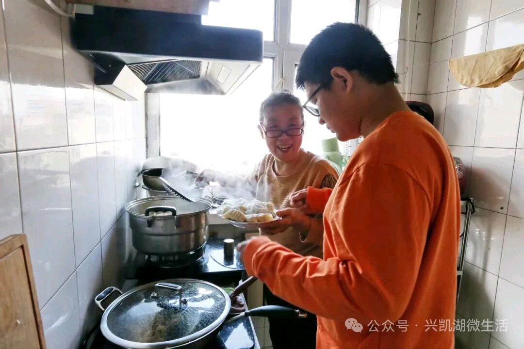 【新闻】父子书画同入展，全家九口齐观看/王夫（图5）