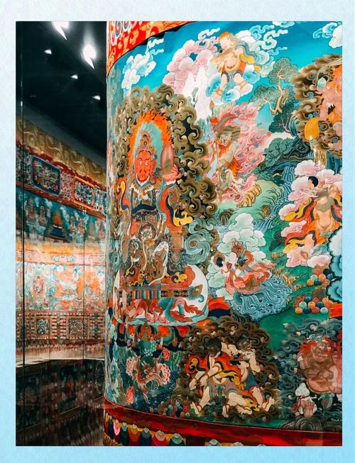 东方书剑的《五绝・游览西宁藏文化馆​》
