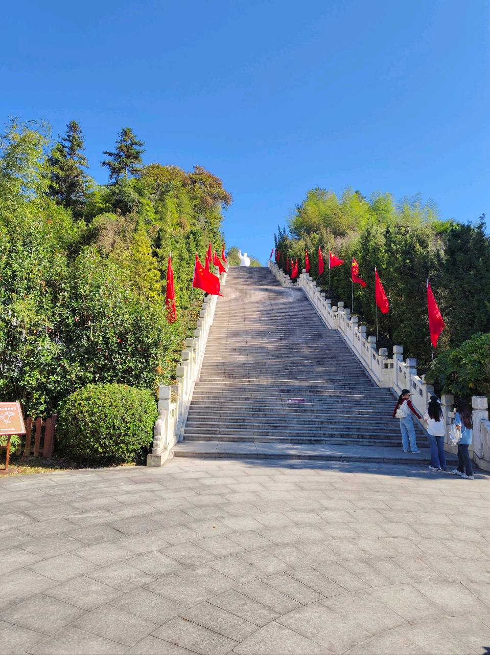 随着蝶舞老师《再游古田会议旧址》后，一起来欣赏《枝上飘落的记忆》“七嘴八舌”说诗评诗系列再次开启——文化强国量子诗歌实验室（筹）（图32）