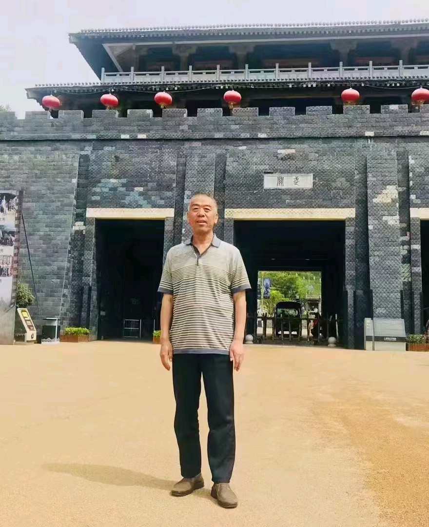 丑石的奇缘 文/刘志波 金牌主播/阳光地带 ‖ 东方《品语亭》诗社