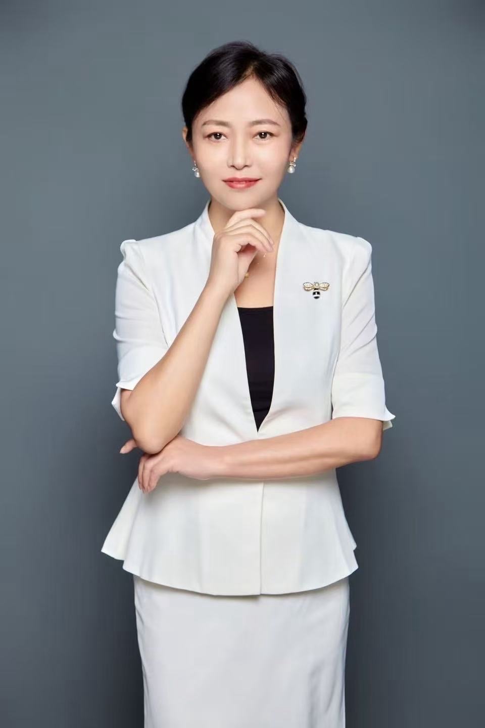 杨艳君朗诵：《繁星下的人们》诗.韩兰娜｜海外头条（图7）