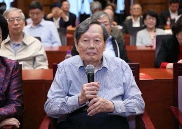 🙏沉痛哀悼杨振宁先生-众诗人【长安街总社】世界诗人名人展特刊🌏（图10）