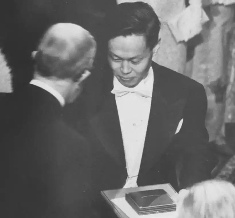 🙏沉痛哀悼杨振宁先生-众诗人【长安街总社】世界诗人名人展特刊🌏（图13）