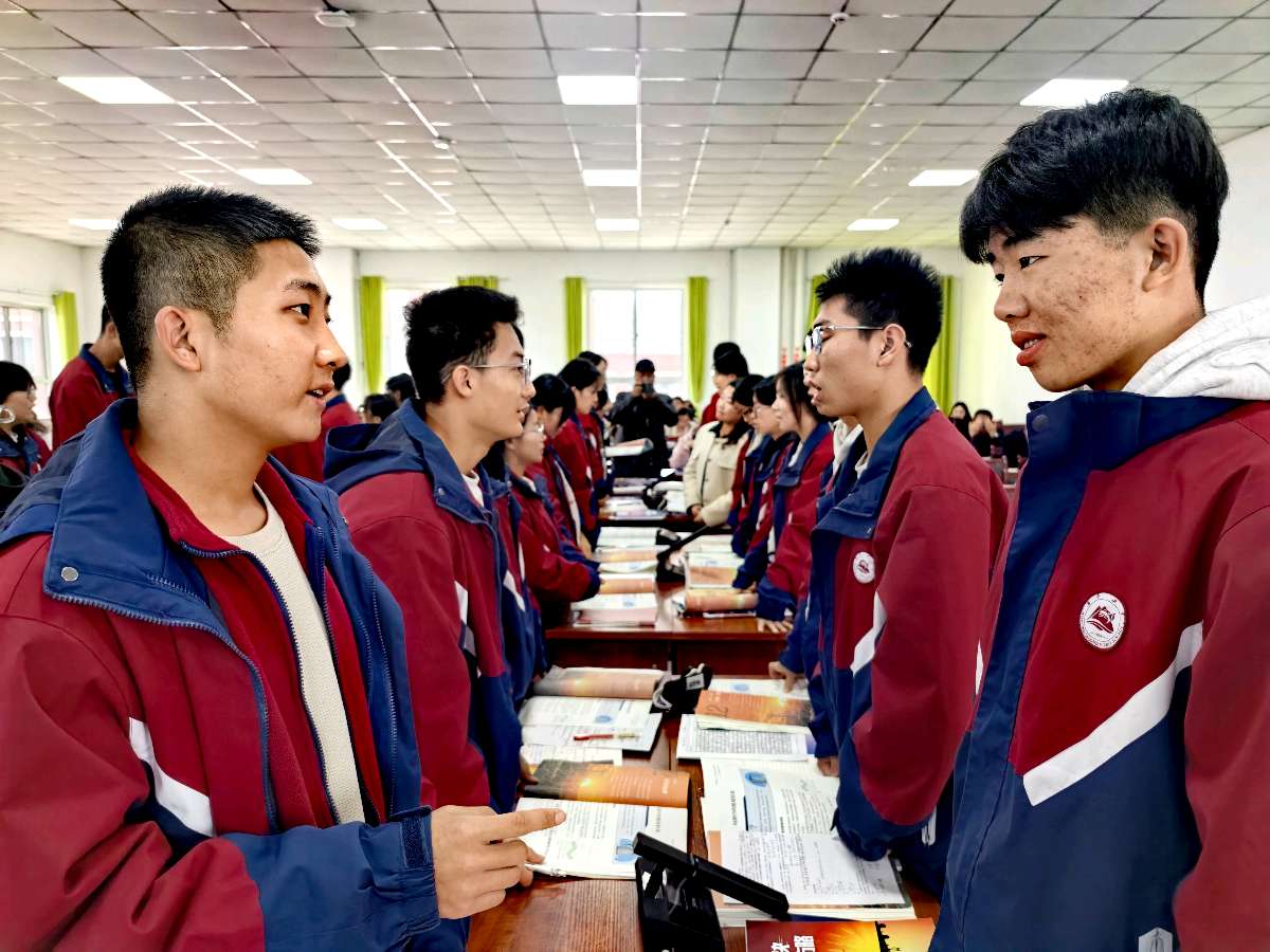 罗文旭：以梦为马，逐梦前行——在建设华亭二中模范班上的讲话（图3）
