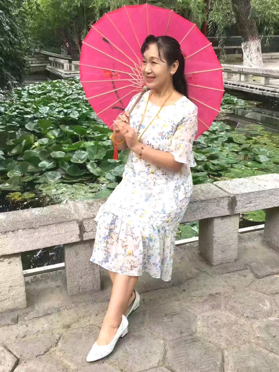 七绝·王连英姿（ 中华新韵 ）藏头诗 作者/周凰（图4）