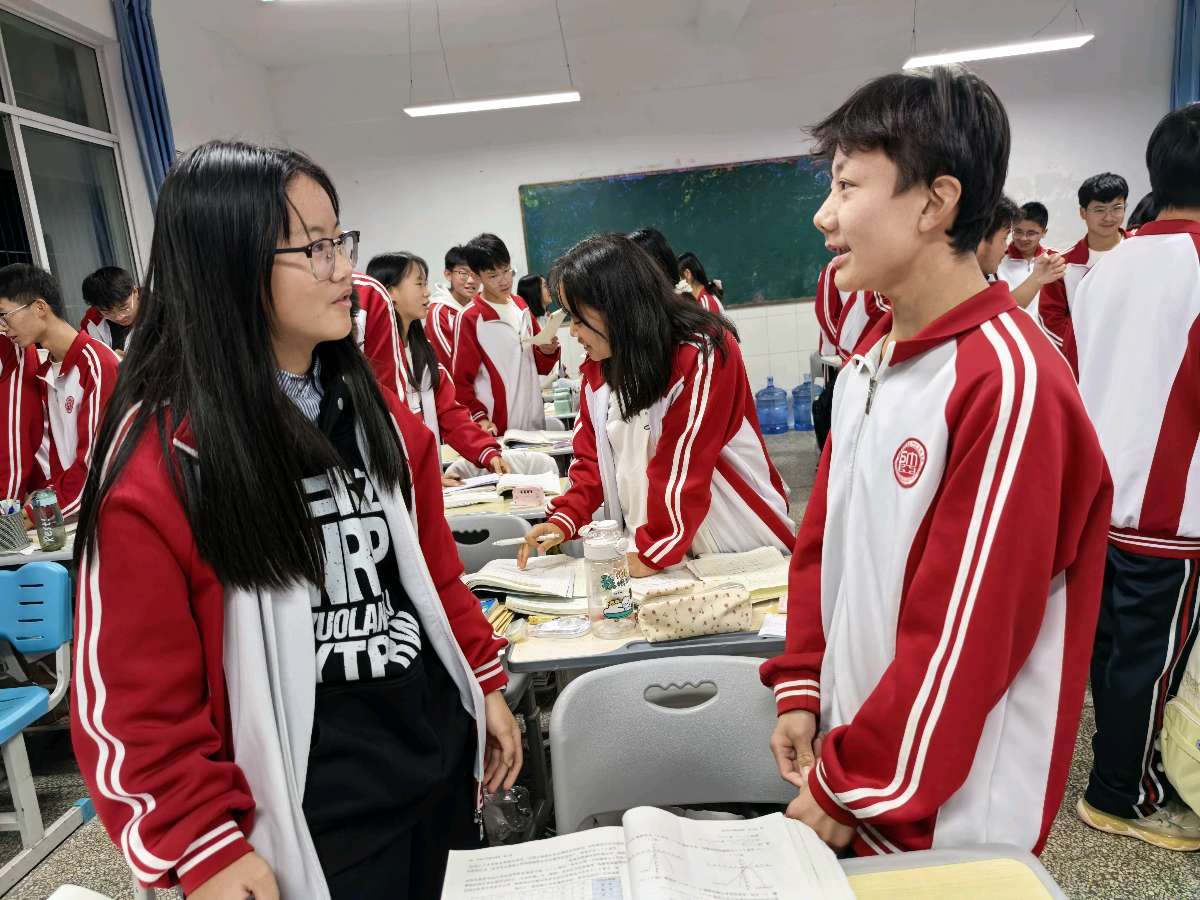 帅亚高中物理高快演讲之星•龙俊杉：“匀变速直线运动”的高快学习方略（图2）