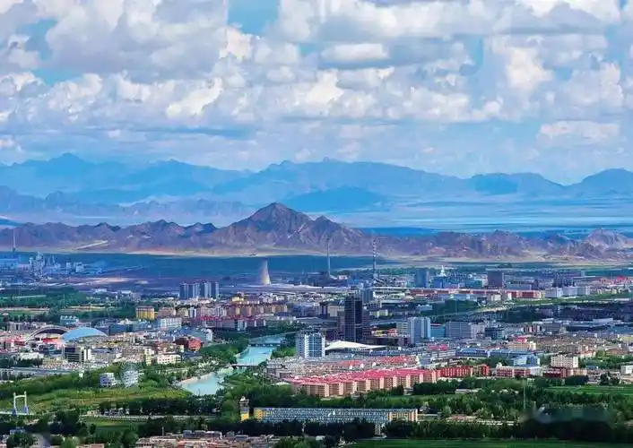 东方书剑的《踏莎行・大美德令哈》
