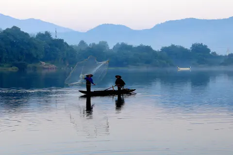 《水调歌头·聆听《渔舟唱晚》感怀》作者：喻忠国 [中国现代诗歌文化传媒推荐]（图5）