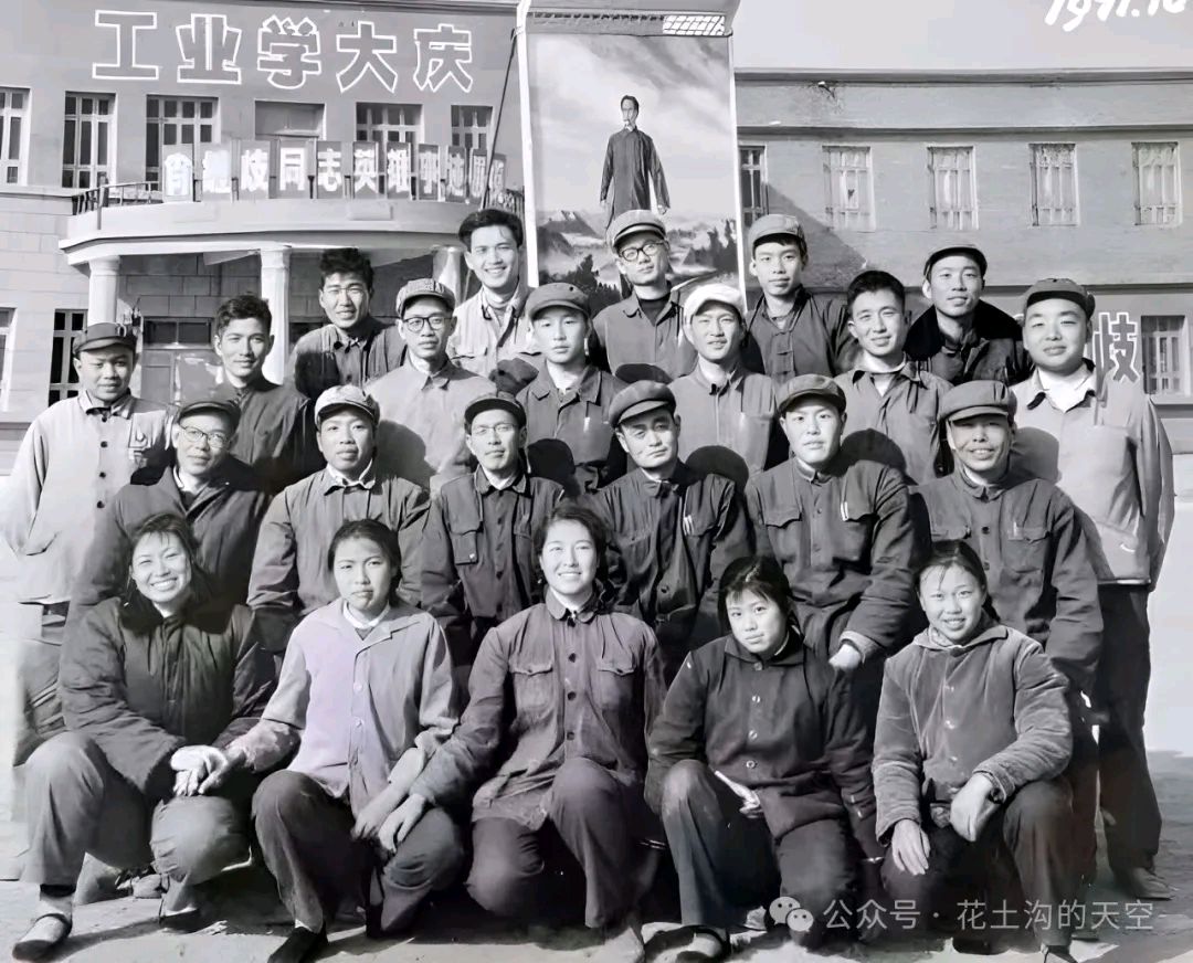 【石油情怀.纪念专刊】杨海平：“石油画家”的多彩人生──追忆柴达木老石油洪武平*北京头条.西安头条.都市头条发布！（图4）