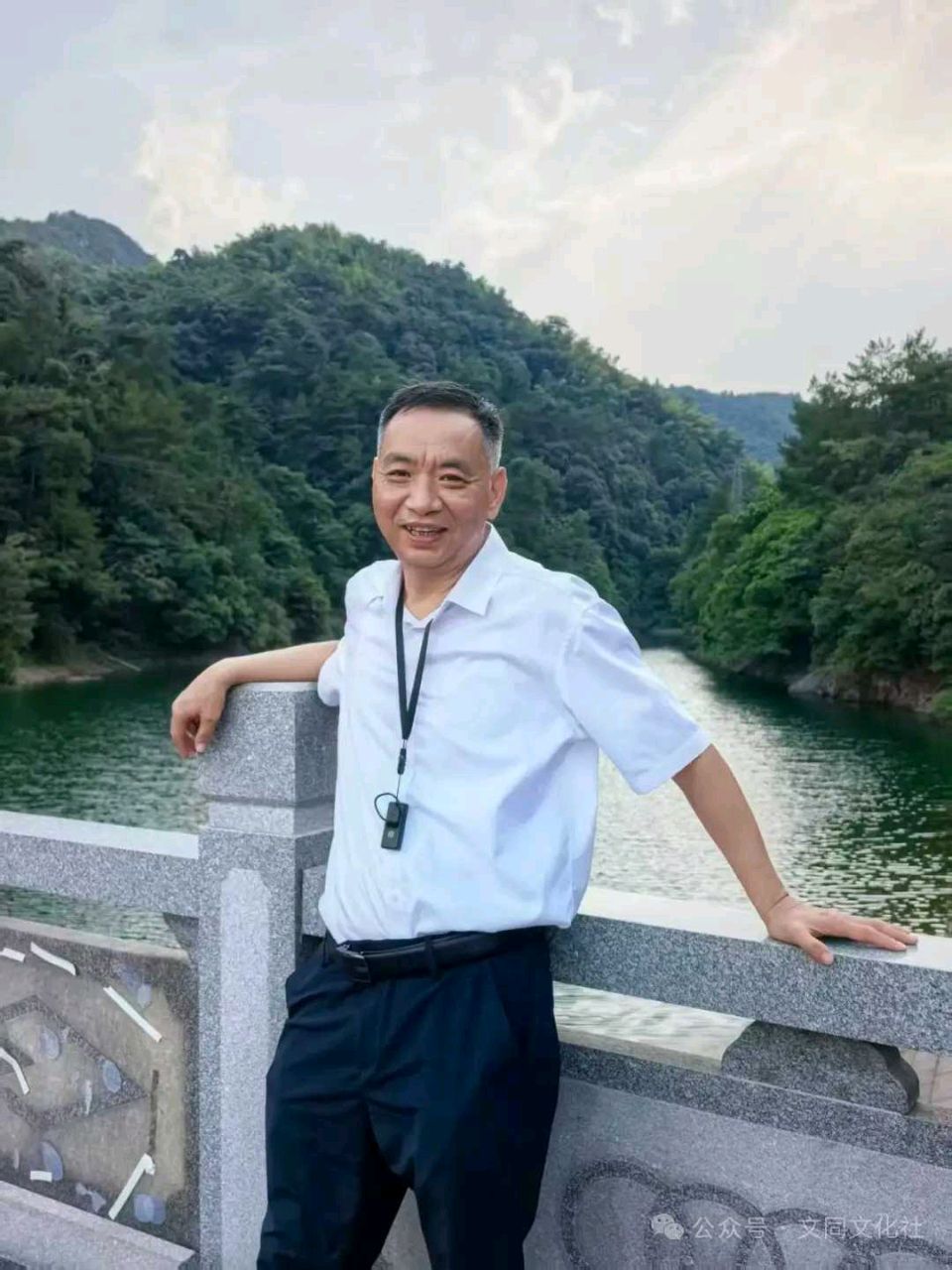 量子诗歌'七嘴八舌'说诗评诗系列之文雅秘书长的古韵《手机》、现代诗《东篱菊影》——文化强国量子诗歌实验室（筹）（图17）