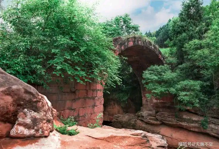 郝秀建的《堰塘寺的山谷》