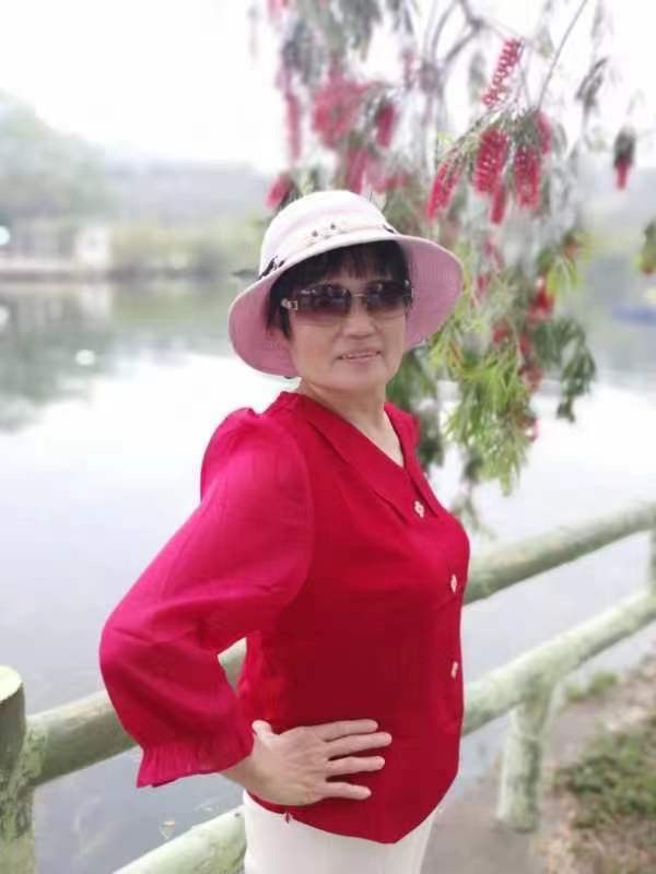 ［看图写诗］池塘里的那朵莲//文/平台4诗友（图2）
