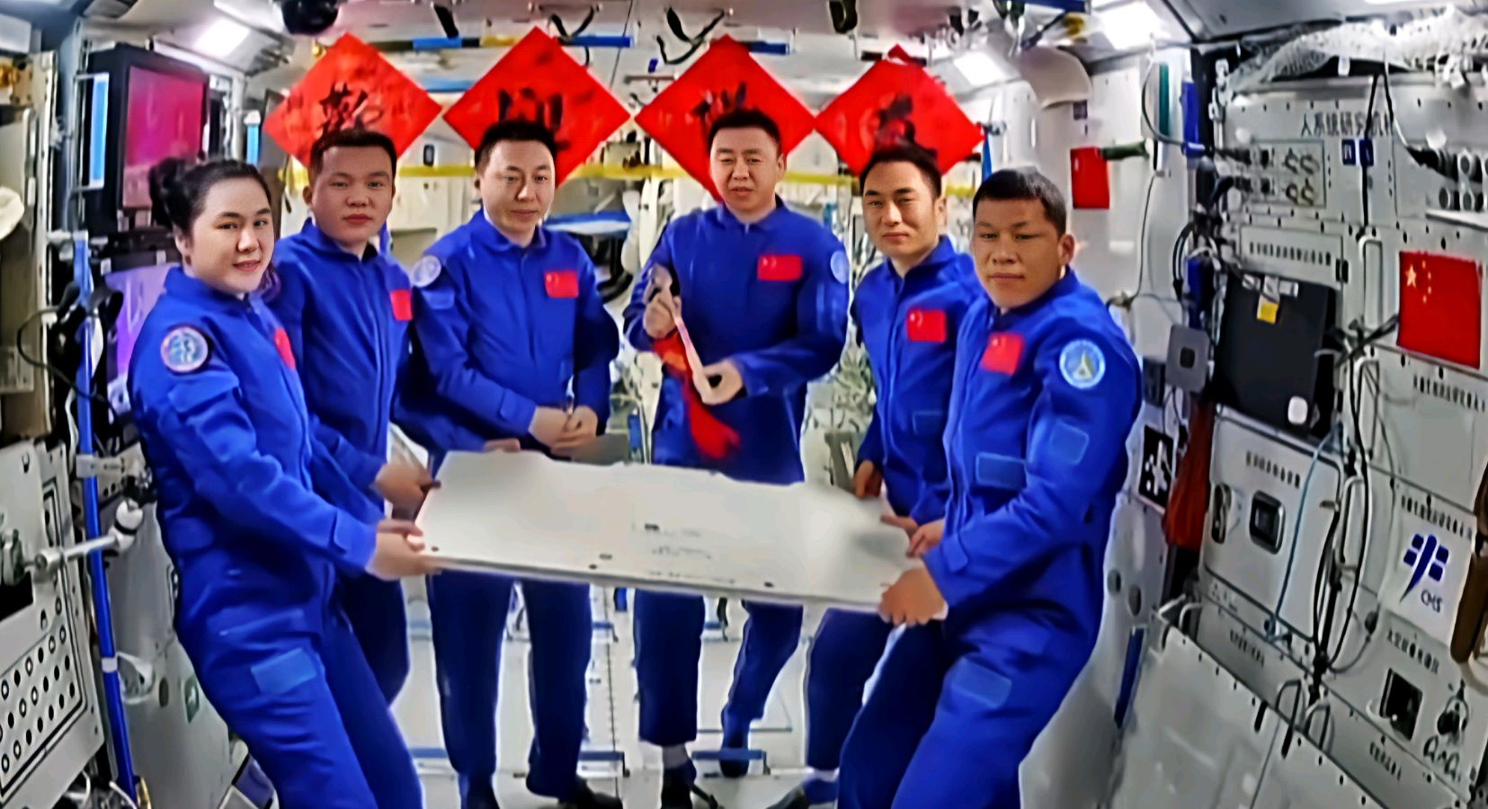 七绝.平安凯旋----贺神舟二十号航天员归来（中华新韵） 作者：李传政（图2）