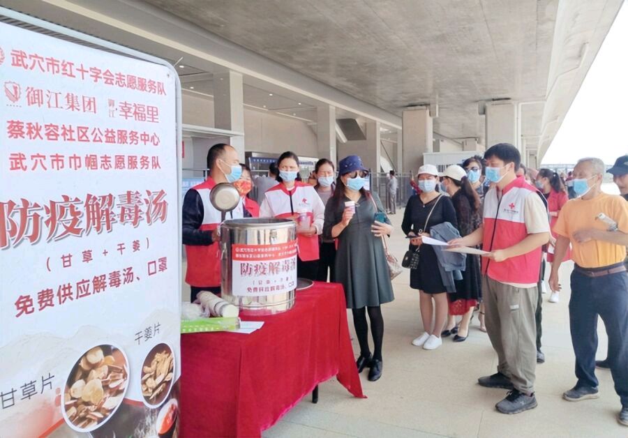 诵云中鹤/文周中金【鄂武闪耀的“红马甲——郭熙林”：以志愿之力暖透城乡烟光】（图3）