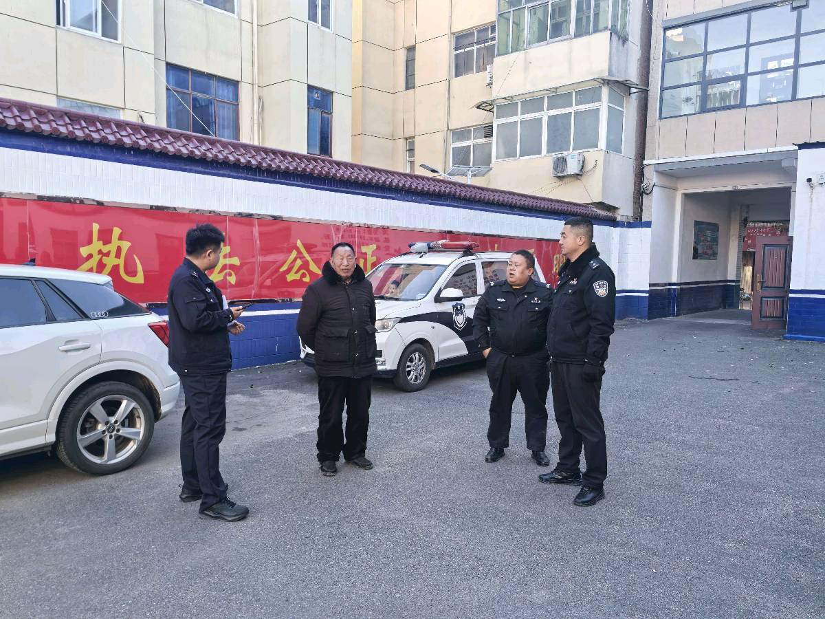 警网融合显温情 舞钢民警助迷路老人平安归家（图2）